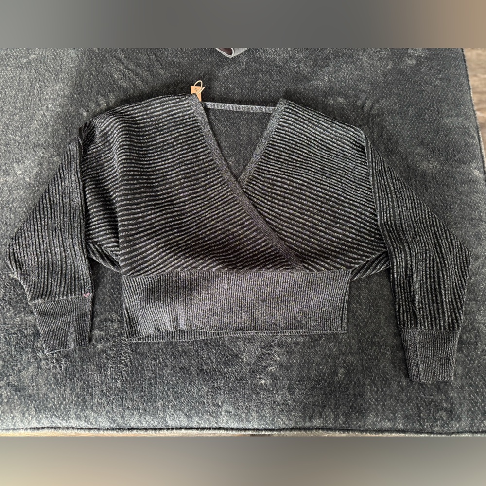Buckle Women's Charcoal V-Neck Sweater